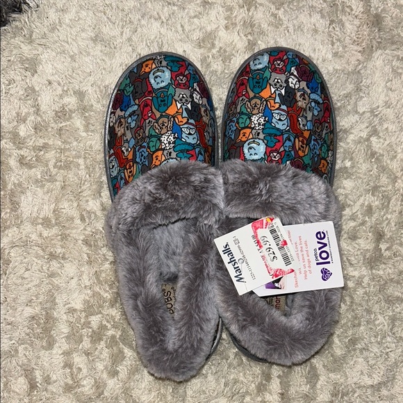 Bobs from Skechers Memory Foam Multicolor Dog Print Slippers with Gray Fur. - Picture 6 of 8